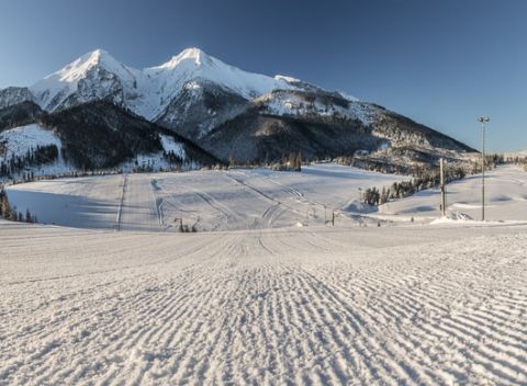 Skipas na celý deň alebo 4 hodiny na svahu v Skicentre Strednica v Belianskych Tatrách.