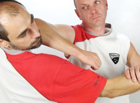 Dvojmesačný kurz sebaobrany pre ženy aj mužov. Naučíte sa ako reagovať v nebezpečnej situácii.