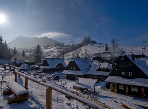 Oddych v krásnych dobových dreveniciach Jánošíkov dvor s polpenziou a dieťaťom do 12 rokov zdarma.