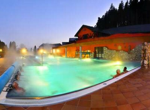 EXTRA ZĽAVA: Relax pobyt v Kúpeľoch Lúčky hotela Kubo*** s termálnymi bazénmi a balíkom procedúr