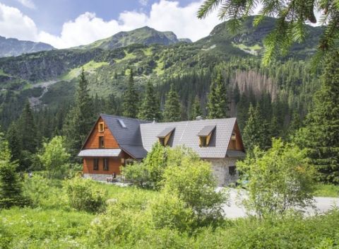 Relax pod hrebeňom roháčskych končiarov na chate Ťatliakova na križovatke turistických trás.