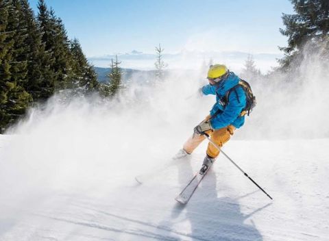 Horský hotel Eva pre dvoch v krásnej prírode Malých Karpát s bazénom a saunou.