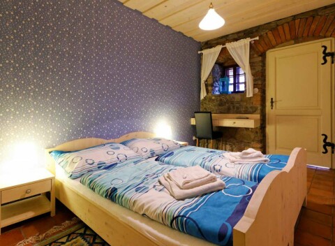 Hotel U Tří volů *** a Porčův Mlýn v izbe Deluxe s polpenziou, vstupom do bazéna a sauny