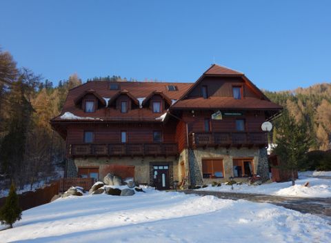 Penzión Harmónia pod lesom. 2, 3 alebo 5 nocí s raňajkami či polpenziou a vstupom do sauny.