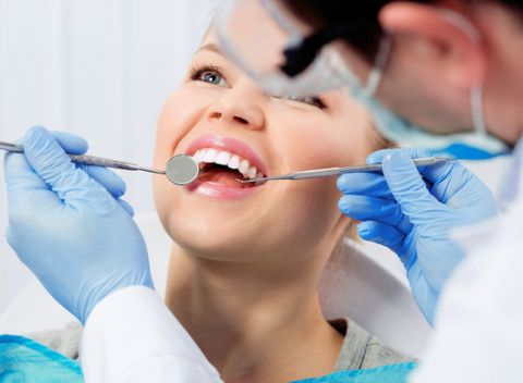 Dentálna hygiena s pieskovaním alebo vstupná prehliadka v Starom Meste.