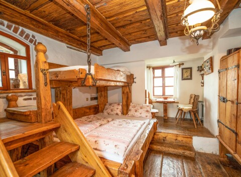 Český Krumlov štýlovo v dobovom Domku kata Matěje s domácim chlebom a pivom + poukaz a pamätný glejt