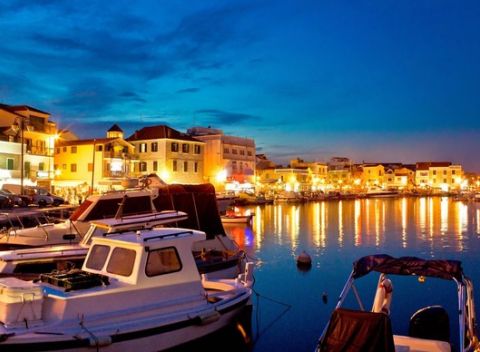 Chorvátsko na 7 nocí s polpenziou vo Vila Mate v pôvabnom mestečku Vodice.