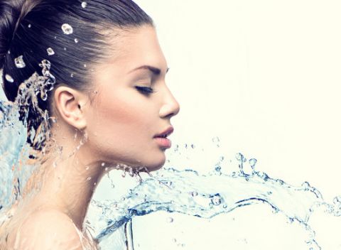 Kozmetické ošetrenie prístrojom Aqualux a kozmetikou Alcina. Vaša tvár bude hydratovaná a omladená.