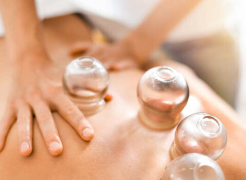 Celotelová relaxačná masáž alebo bankovanie od profi masérky telom aj dušou