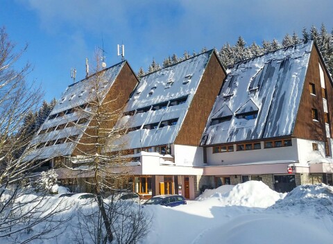 Krkonoše pár krokov od zjazdovky: Parkhotel Harrachov *** s Harrachov Card s polpenziou