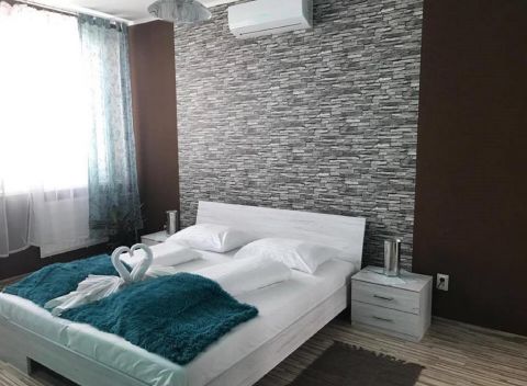 Útulné izby, príjemná sauna a skvelá kuchyňa! To všetko nájdete v Hoteli Hubert Nové Zámky len chvíľu od centra mesta.