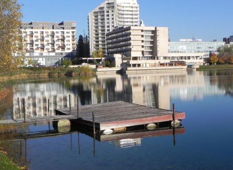 Víkend v Hoteli Junior uprostred zelenej časti Bratislavy s výhľadom na Štrkovecké jazero.