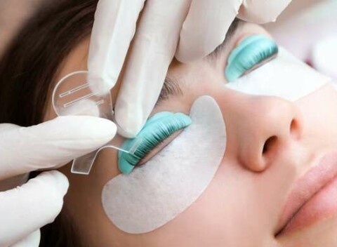 Lash lifting na vytočenie rias, laminácia alebo mapping a farbenie obočia