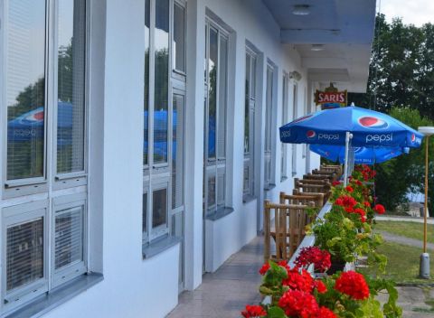 Hotel Poštár len 3 km od brehov Zemplínskej šíravy vám ponúka komfortné ubytovanie a wellness.