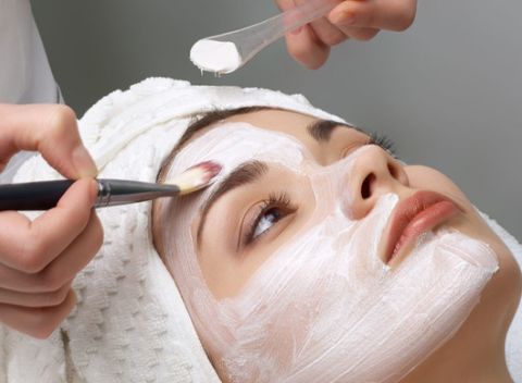 Vyrazte do boja proti vyrážkam. Ošetrenie pleti v luxusnom Salon IX v Košiciach.