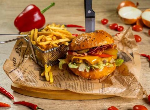 Kráľovský, samuraj alebo kurací - tri obľúbené burgre v Kráľovskom dvore