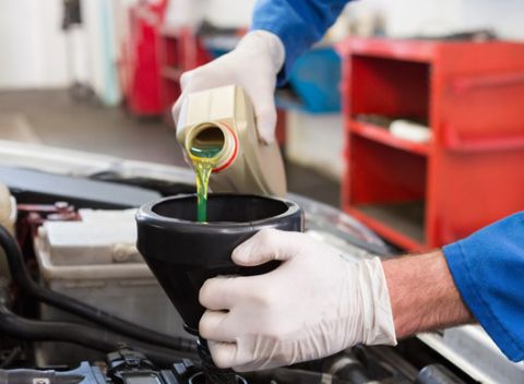 Nech vám motor v aute lepšie maže – výmena oleja a filtrov s materiálom.