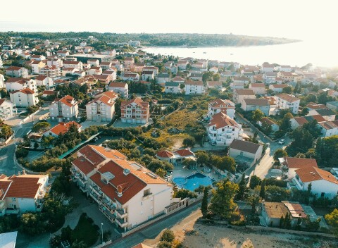 Chorvátsko: Ostrov Pag neďaleko pláže Zrće (3 km) v Aparthotel Resorte Trcol **** s bazénom