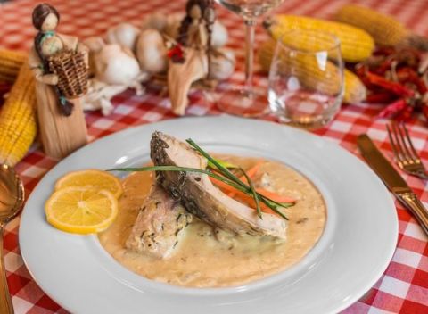 Degustačné menu maďarskej kuchyne pre dvoch v Čárda Avion. Na výber z 2 hlavných jedál.