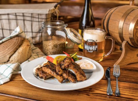 Degustácia piva a skvelá večera + prehliadka pivovaru Wywar v meste Holíč.