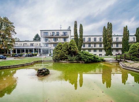 Veľkonočný pobyt v Kúpeľoch Sliač s Beátou Dubasovou, plnou penziou a kúpeľnými procedúrami.