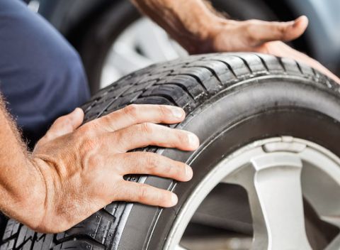 Základné alebo kompletné prezutie kolies/pneumatík s vyvážením či uskladnením.