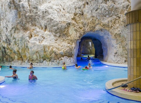 Maďarsko: Miskolc pri jaskynných kúpeľoch v Hoteli Kitty *** s raňajkami/polpenziou a wellness