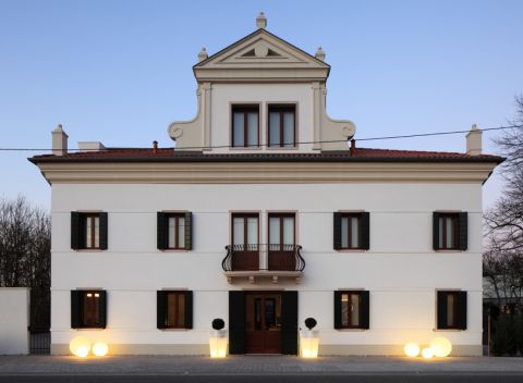 Vychutnajte si romantickú atmosféru Benátok s raňajkami pre dvoch v luxusnom 5* hoteli.