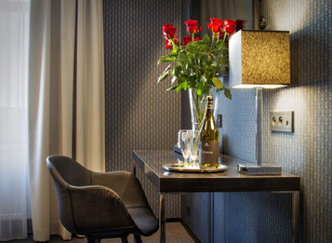 Zrekonštruovaný hotel Mucha**** v centre Prahy nedaľeko historických pamiatok s raňajkami