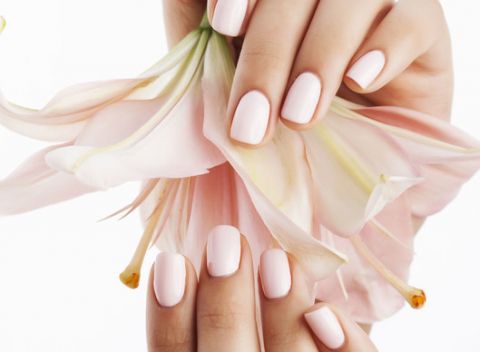 Balíček procedúr pre vaše ruky: manikúra či modeláž gélových nechtov s peelingom, maskou na ruky a masážou.