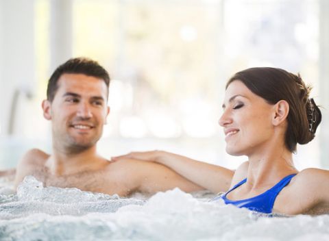 Horúca jar v Slovenských liečebných kúpeľoch Piešťany s polpenziou a so 7 procedúrami.