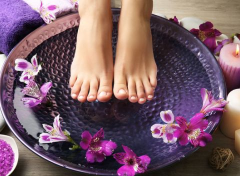 Pedikúra s reflexnou masážou nôh. V Natis Beauty Bar sa o vaše nôžky starostlivo postarajú.