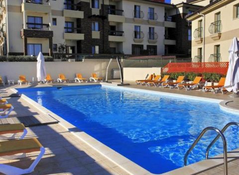 Dovolenka plná zážitkov v Chorvátsku so skvelým ubytovaním, bazénom, raňajkami v Blue Waves Resorte****