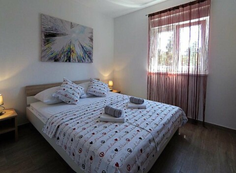 Dovolenka v Chorvátsku: Pag len 800 m od pláže v Coco Pool House *** s bazénom, terasou a záhradou