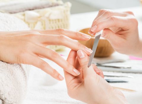 Balíček procedúr pre vaše ruky: manikúra či modeláž gélových nechtov s peelingom, maskou na ruky a masážou.