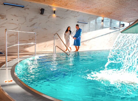 Krkonoše: Wellness Hotel Astra *** Superior s polpenziou, vnútorným bazénom a saunami + lístky na lanovky