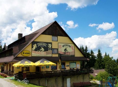 Hotel Fran v Beskydách s neobmedzeným bazénom i saunou a dieťaťom do 10r. zdarma s polpenziou.
