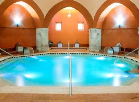 Budapešť v hoteli Császár *** pri centre s raňajkami a vstupom do termálov.