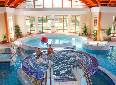 Maďarsko len 50 m od kúpeľov: Hotel Nefelejcs *** s neobmedzeným vstupom do wellness, bicyklami a raňajkami
