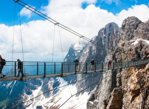 Rakúske Alpy v hoteli Dachstein West *** s polpenziou a vstupom do kúpeľov.