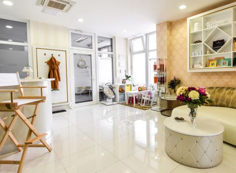 Ošetrenie pleti s peelingom v krásnych priestoroch Don de la beaute v Bratislave.