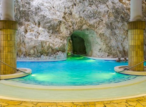 Miskolc Tapolca: pobyt s polpenziou v hoteli Kikelet *** len 500 m od jaskynných kúpeľov + wellness.