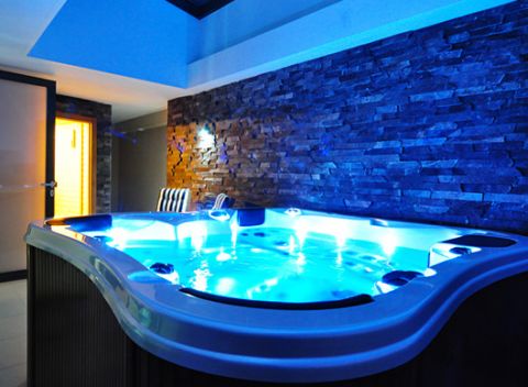 Vychutnajte si relax vo dvojici! Privátne wellness pre dvoch v RETRO Sport & Wellness.