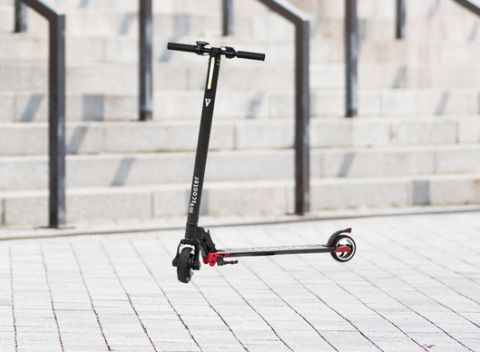 Aká MHD, aké auto... je tu elektrická kolobežka MyScooter s dojazdom až 30 km/h.