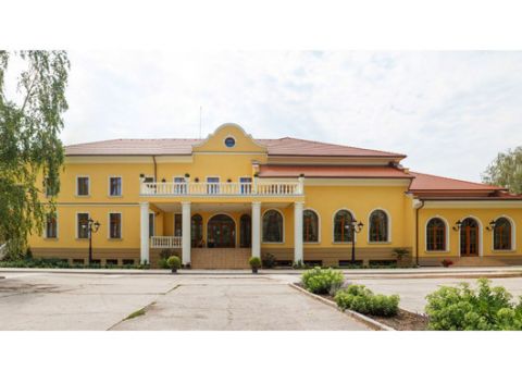 Hotel*** Plauter Kúria s polpenziou pre dvoch, požičaním bicyklov a možnosťou jazdy na koni.