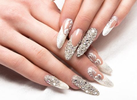 Krása a zdravie pre vaše nechty. Nechtová dizajnová modeláž - ruská mandľa alebo stilleto.