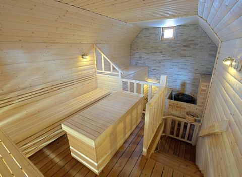 Relax v modernom wellness centre Štiavničky Sauna so špeciálnou ruskou saunou.