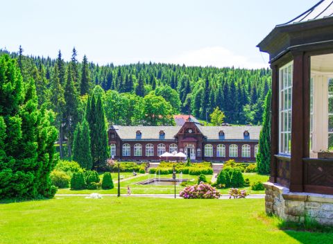 Jeseníky: Karlova Studánka v Hoteli Džbán *** s wellness a polpenziou.