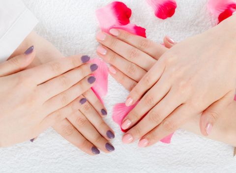 Gélové nechty (nové alebo dopĺňačka) - ako ozdoba každej upravenej ženy.