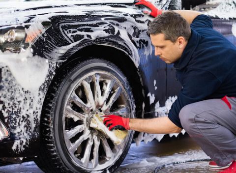 Kompletné umytie auta s voskovaním + vyčistenie interiéru s tepovaním v autoumyvárni GANTI.